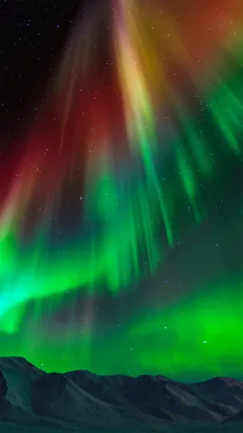 布鲁克斯山脉上空的极光，美国阿拉斯加州