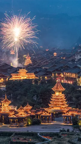 烟花绽放的除夕夜，中国