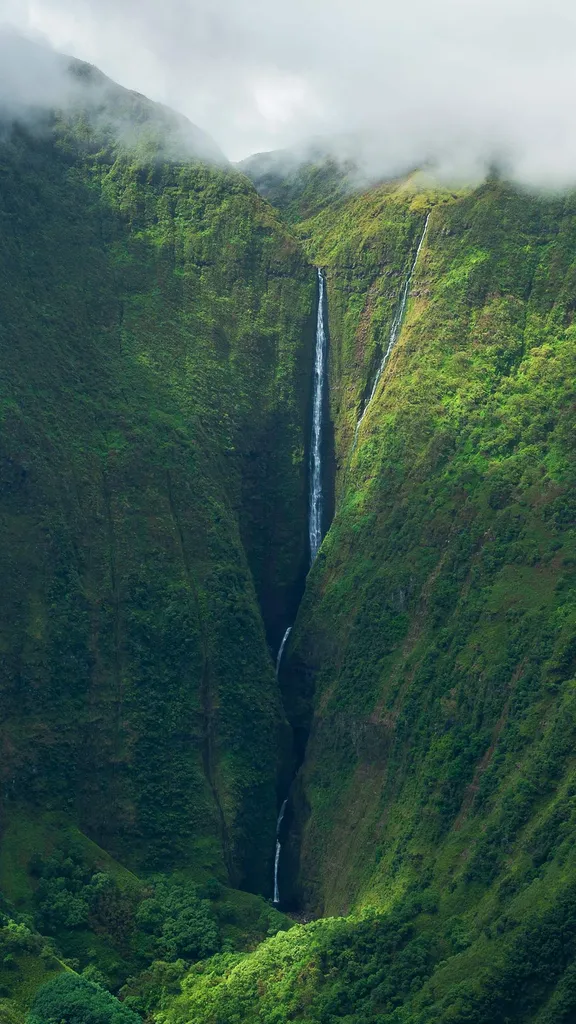 Olo'upena Falls, island of Moloka'i, Hawaii, United States