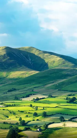 约克郡谷地国家公园里的山丘，英格兰