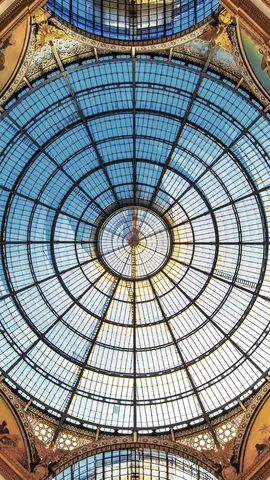 壮麗なガラスドーム