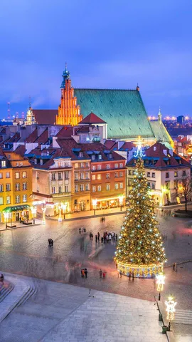 Una piazza incantevole, degna di una fiaba natalizia