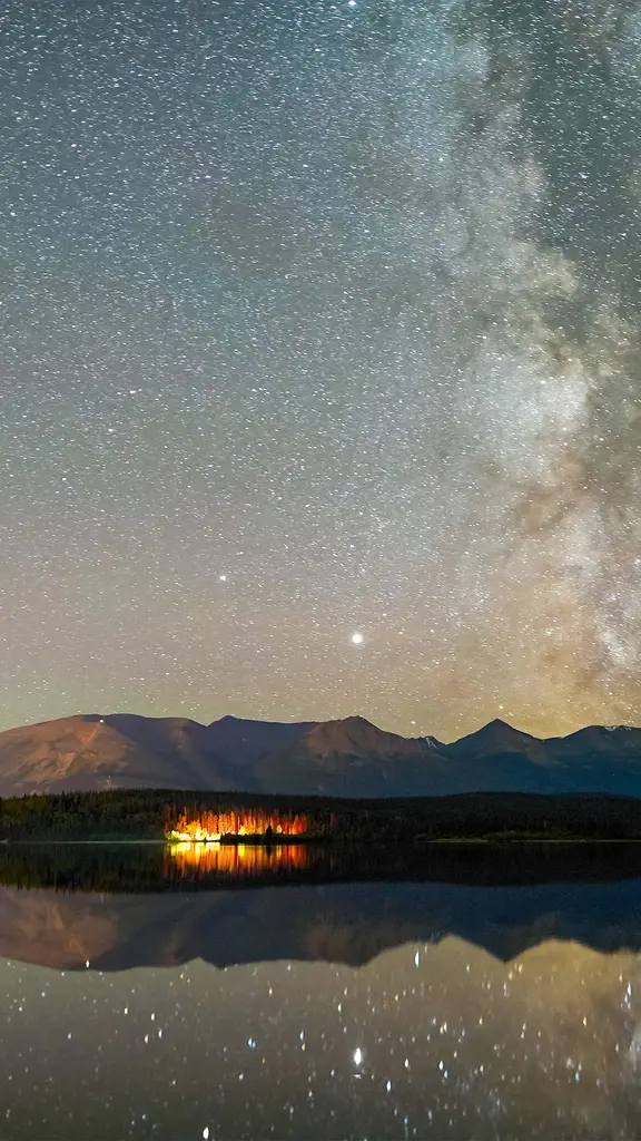 Stars above, stillness below