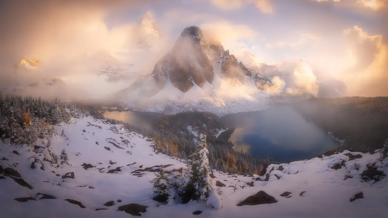 Monta&ntilde;as brumosas