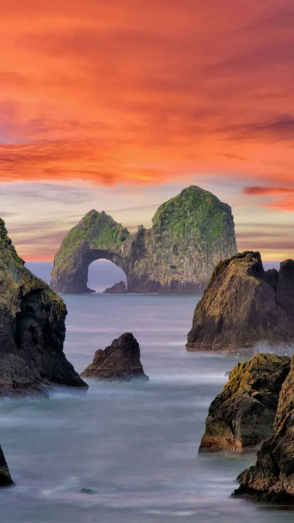 日出时的麦克拱岩，俄勒冈南海岸