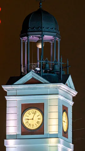 &iexcl;Suenan las campanadas!