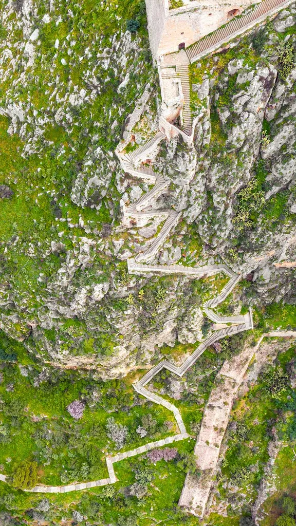 Ascendiendo por la historia