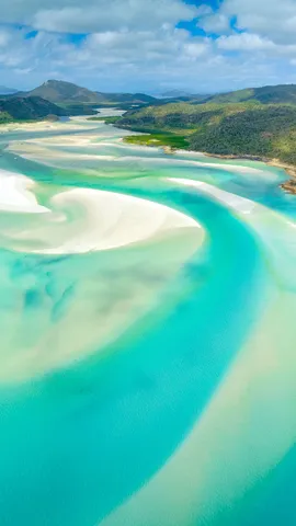 透き通った海と白い砂浜