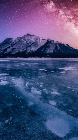 Frozen Abraham Lake, Alberta, Canada