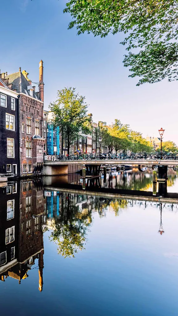 Bien plus qu'un pont sur le canal