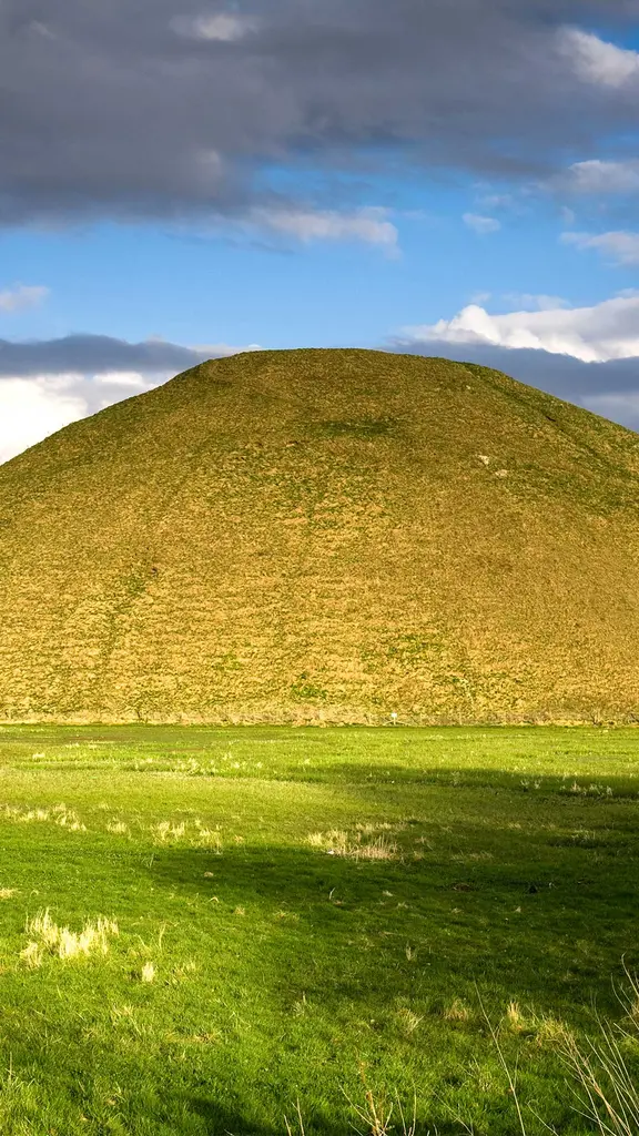 Neolithic site of Silbury Hill, Tilshead, Wiltshire, England