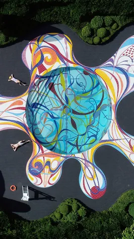 Ein Schwimmbad voller Kunst