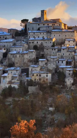 历史悠久的山顶村庄