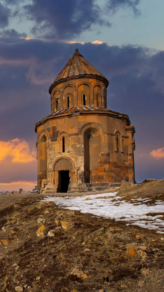 Storia, Vento e Rovine