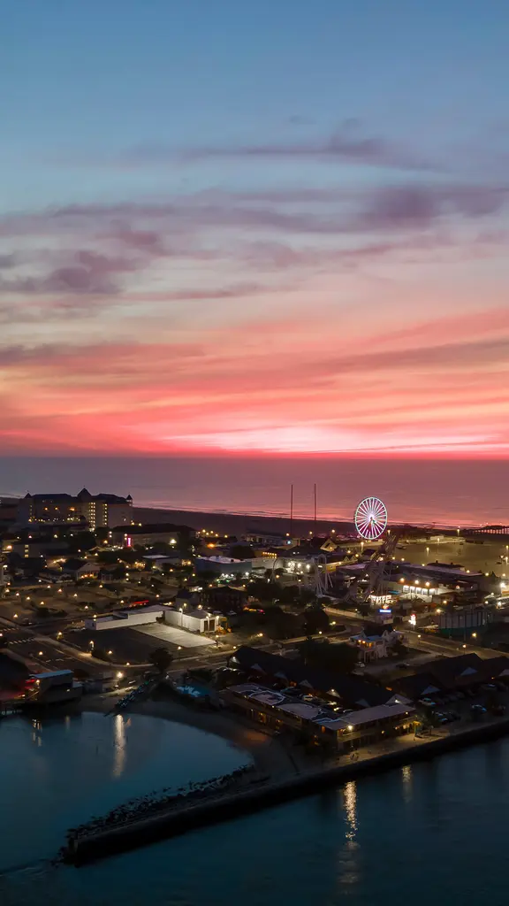賑やかなビーチタウン