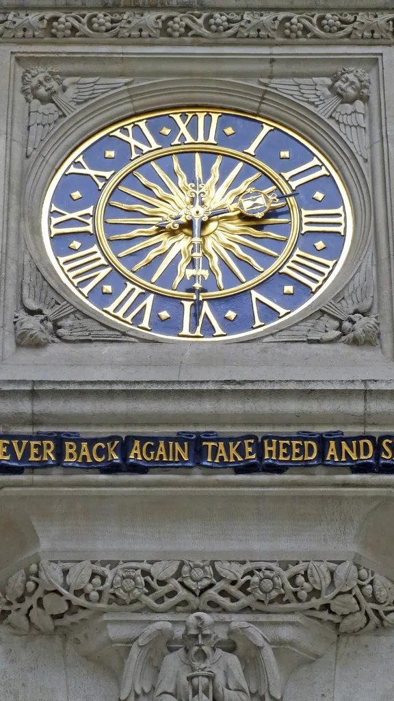 Tick tock, light o'clock