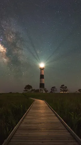 Leuchtturm bei Nacht
