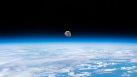 尤里之夜的凸月