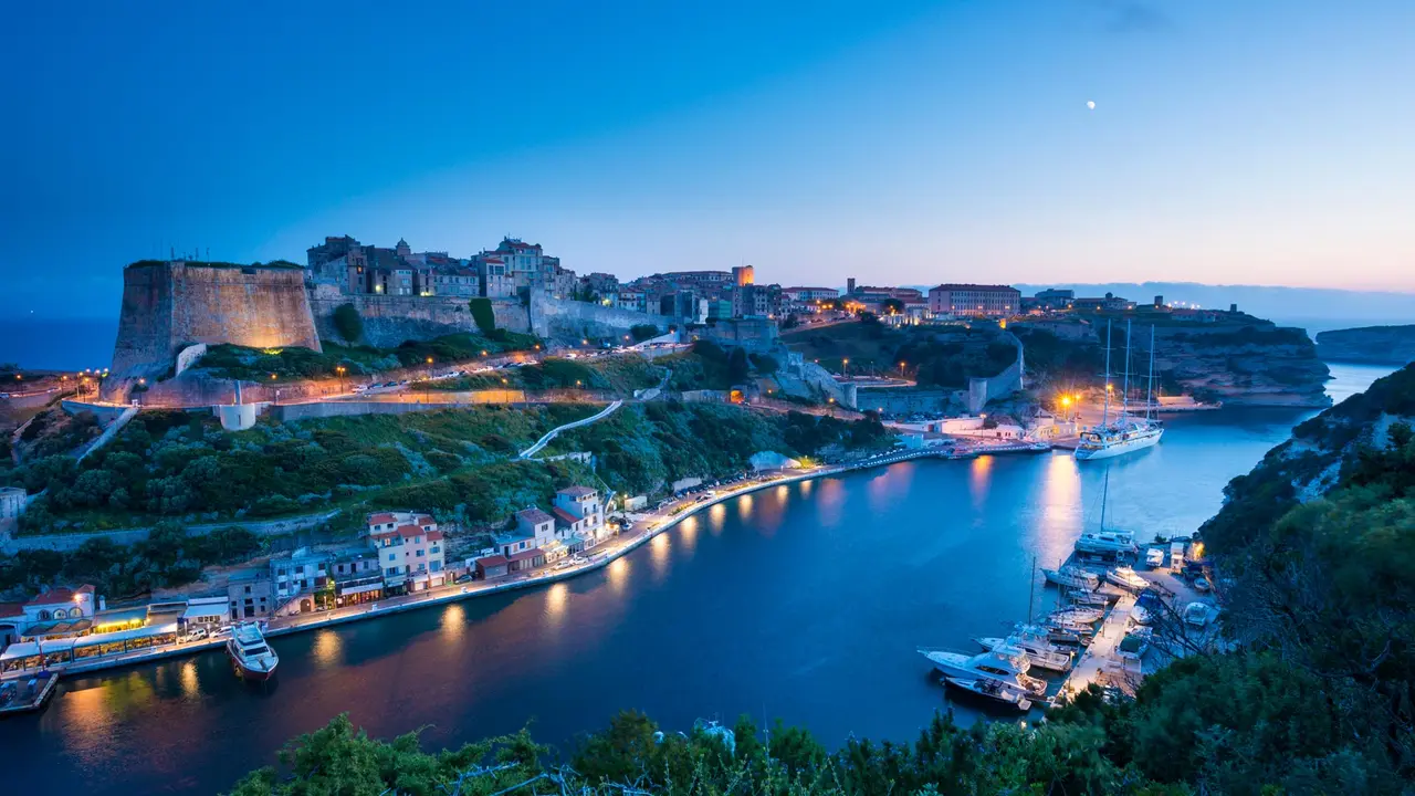 Entre ciel et mer, Bonifacio suspendue