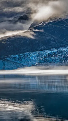 冰川湾国家公园里的兰普鲁冰川，美国阿拉斯加州