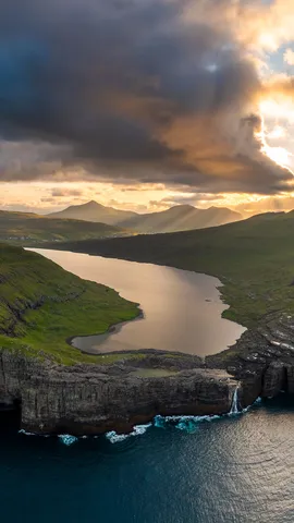 Un lago sobre el oc&eacute;ano