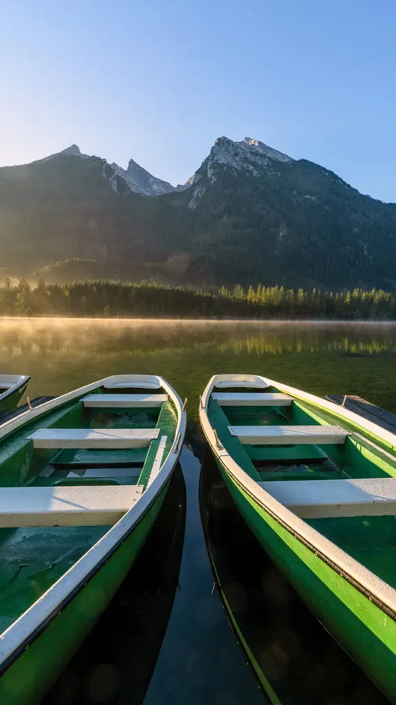 Boote, Berge und B&auml;ume
