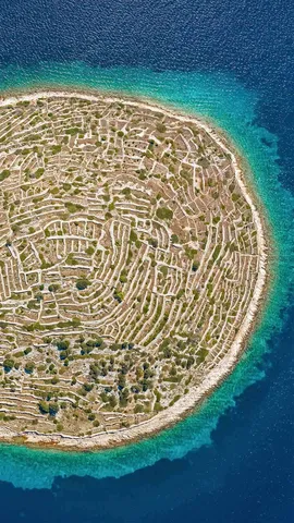 像巨大指纹一样的Bavljenac岛，克罗地亚