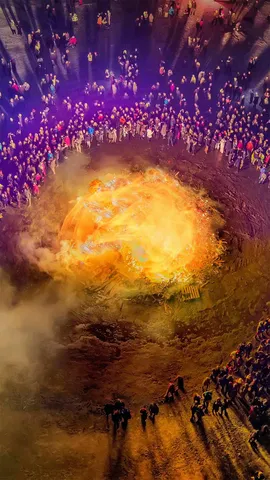 跨年夜的篝火晚会，冰岛雷克雅未克