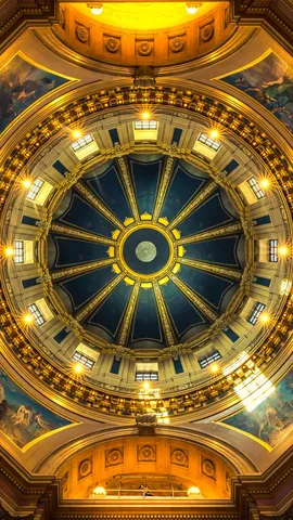 支柱なしの壮麗なドーム