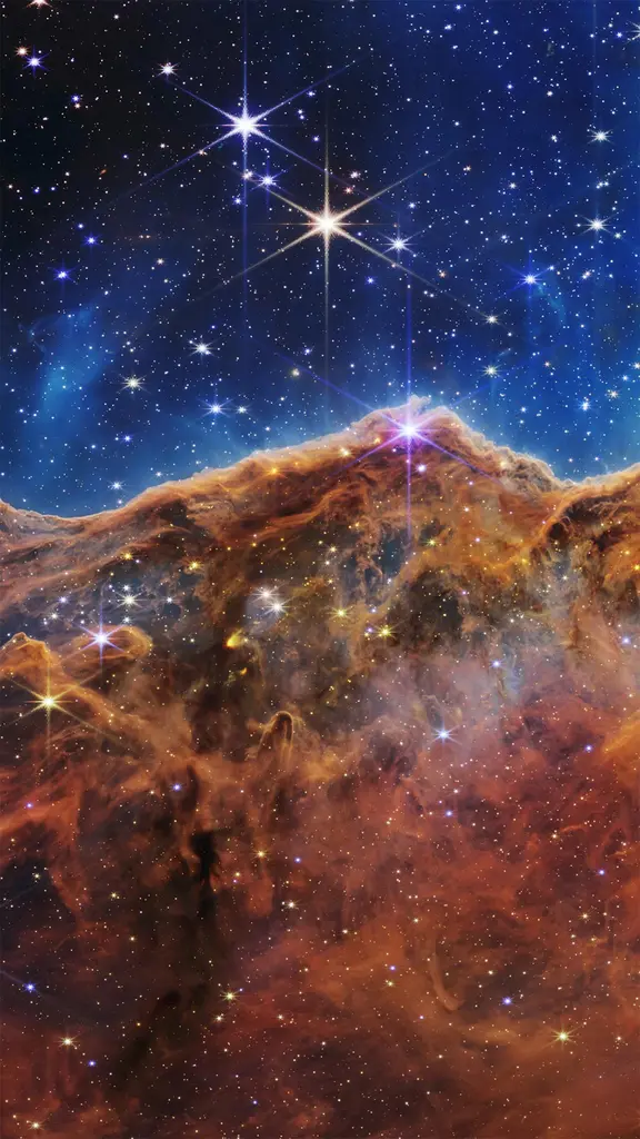 深空中的金色悬崖