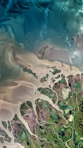 注入海中的马更些河，加拿大