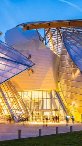 今日は世界建築の日