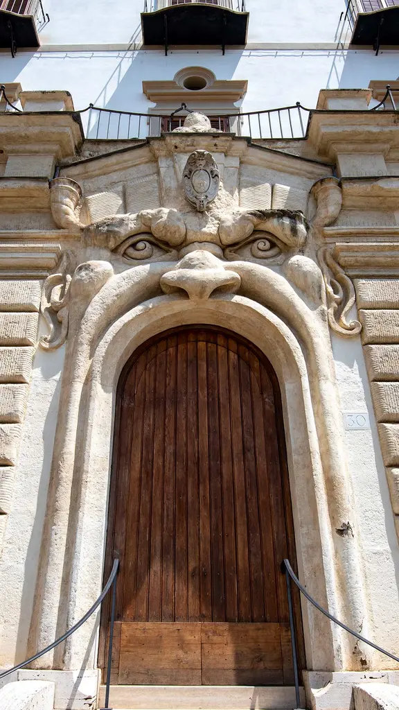 Uma entrada monstruosa