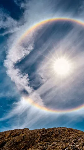 环绕太阳的彩虹