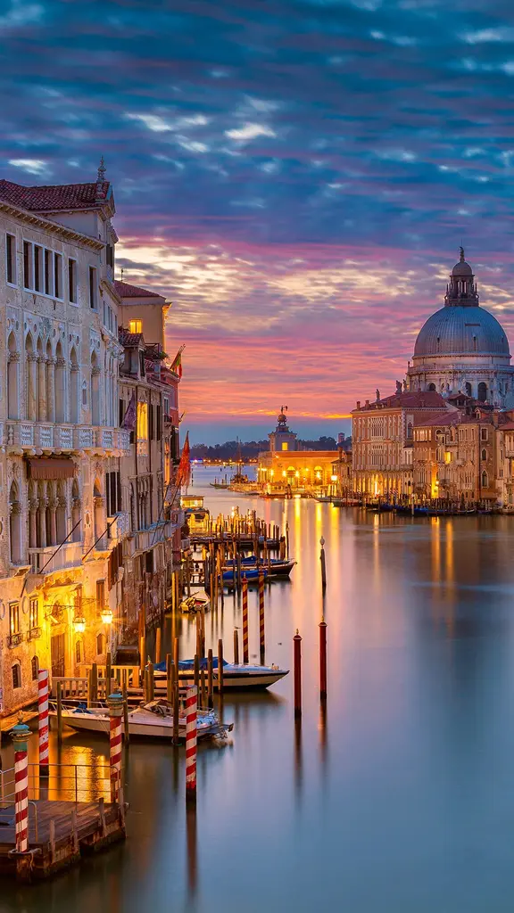 Bereit f&uuml;r den Masken-Tanz in der Stadt der Kan&auml;le und der Extravaganz?