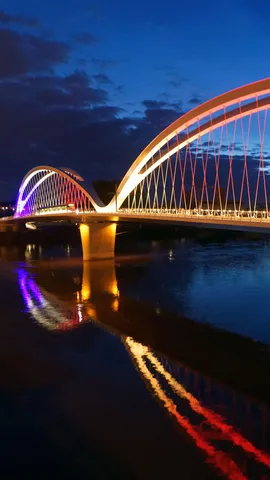 Br&uuml;cke der Einheit?