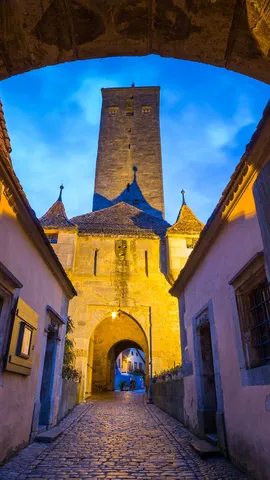 高耸入云的历史建筑