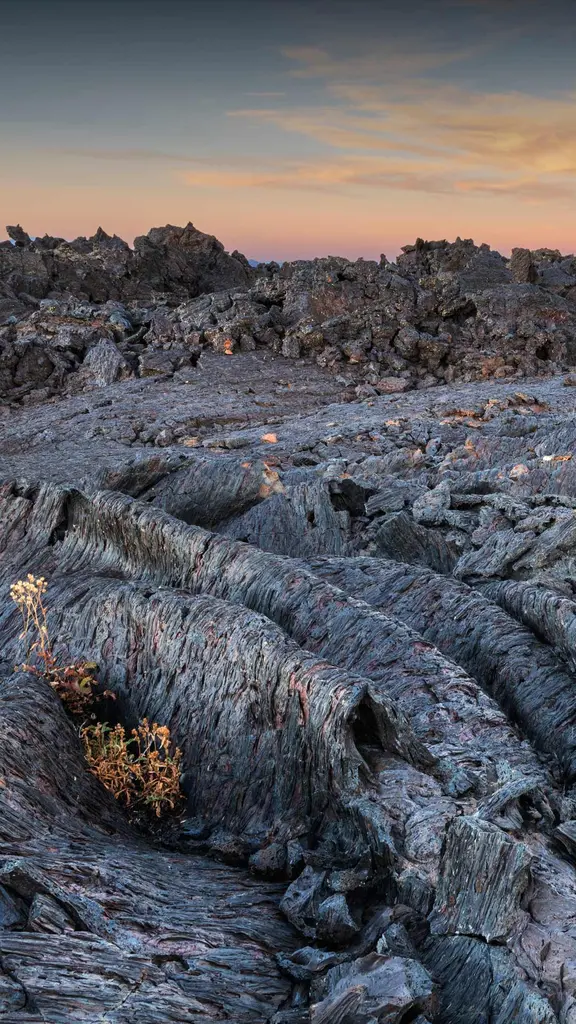 月面と思わせるユニークな風景