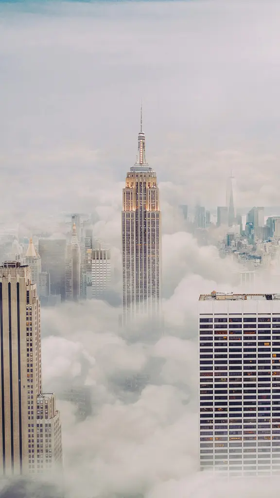 云雾缭绕的纽约市